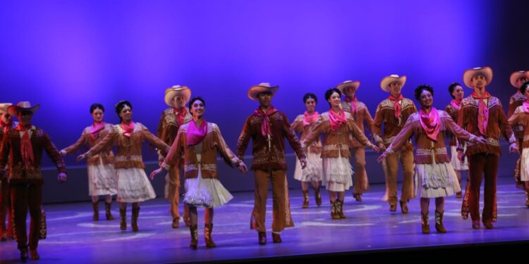 Inaugura Américo el XXII Festival Internacional en la Costa del Seno Mexicano