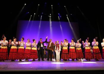 Inaugura Américo el XXII Festival Internacional en la Costa del Seno Mexicano