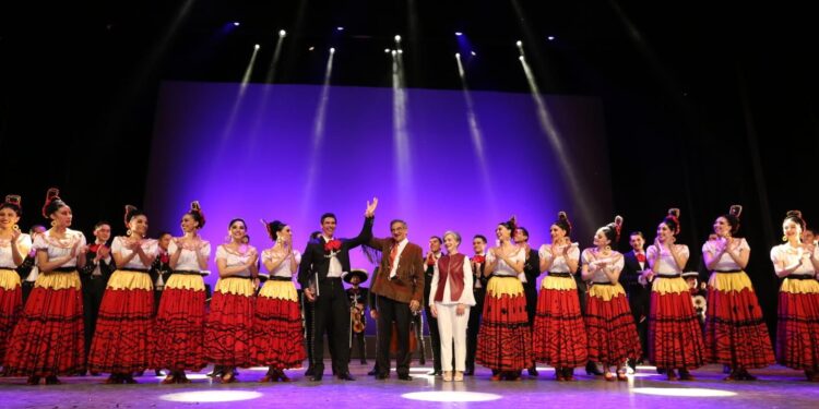 Inaugura Américo el XXII Festival Internacional en la Costa del Seno Mexicano