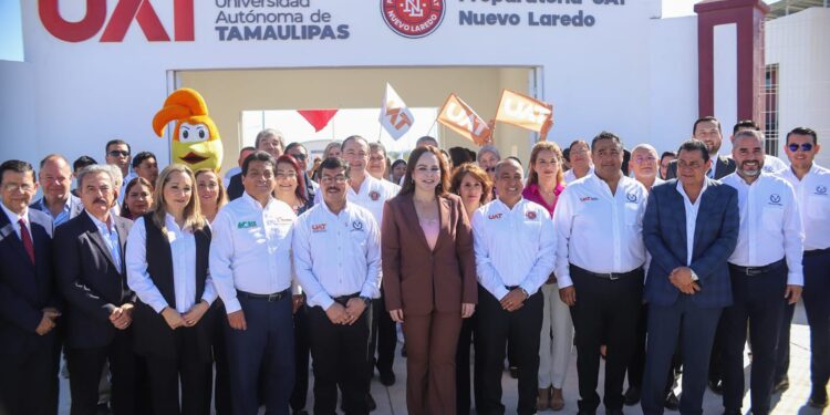 Dámaso Anaya y Carmen Lilia Canturosas inauguran la Preparatoria UAT Nuevo Laredo