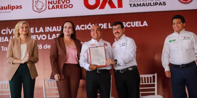 Dámaso Anaya y Carmen Lilia Canturosas inauguran la Preparatoria UAT Nuevo Laredo