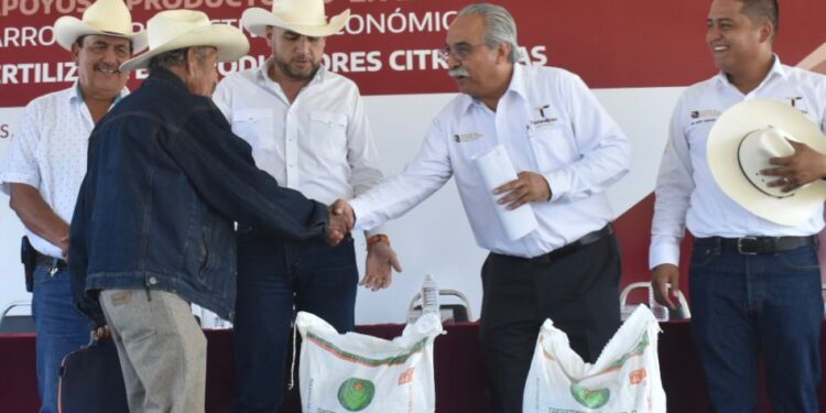 Entrega Gobierno de Tamaulipas 280 toneladas de fertilizante a productores citrícolas
