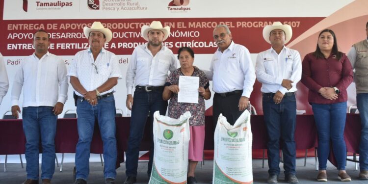 Entrega Gobierno de Tamaulipas 280 toneladas de fertilizante a productores citrícolas