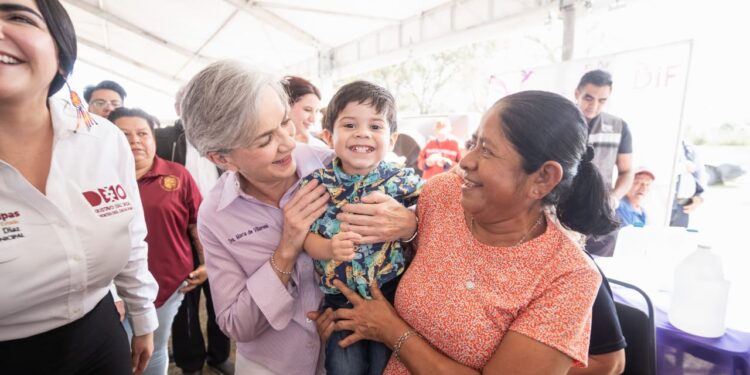 Lleva María de Villarreal la brigada “Transformando Familias” a la región ribereña