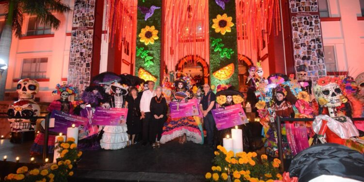 Américo y María fortalecen tradiciones del Día de Muertos en Tamaulipas