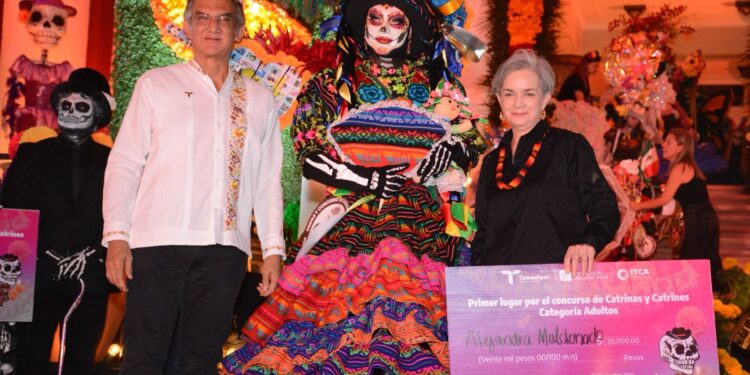 Américo y María fortalecen tradiciones del Día de Muertos en Tamaulipas