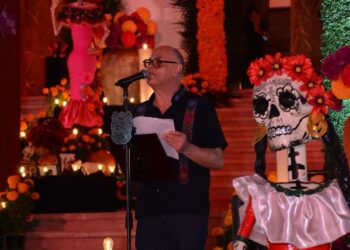 Américo y María fortalecen tradiciones del Día de Muertos en Tamaulipas