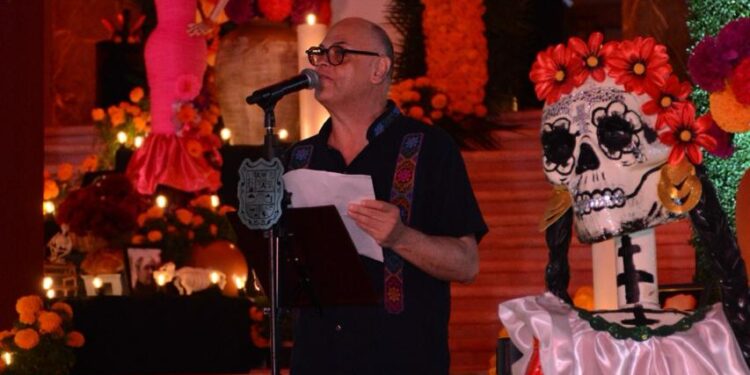 Américo y María fortalecen tradiciones del Día de Muertos en Tamaulipas