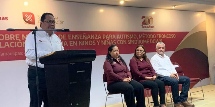 Actualizan docentes enseñanza para casos de autismo y síndrome de Down