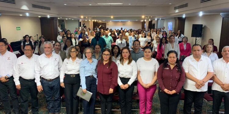 Actualizan docentes enseñanza para casos de autismo y síndrome de Down