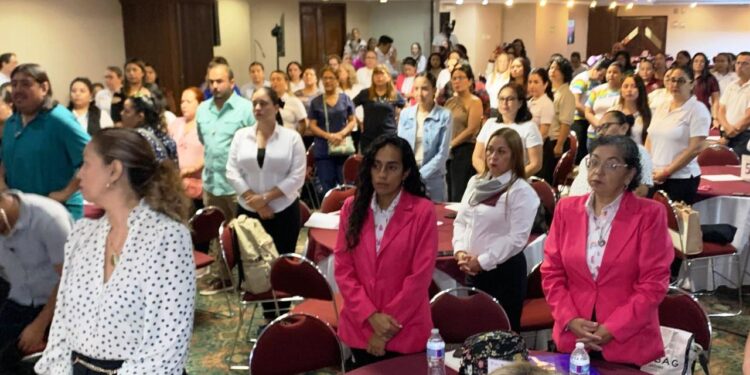 Actualizan docentes enseñanza para casos de autismo y síndrome de Down