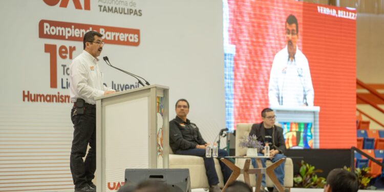 Queremos que nuestros estudiantes sean líderes con un profundo sentido humanista: Dámaso Anaya