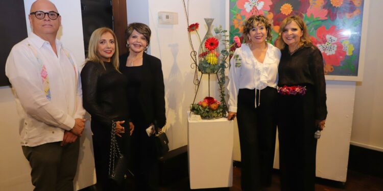 Inauguran exposición “Arte y Flores creación y naturaleza”