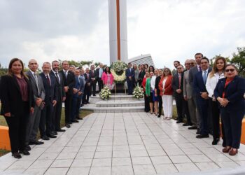 Rector de la UAT entrega equipamiento de vehículos a las facultades de la zona sur