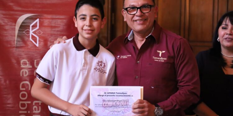 Premian a ganadores de la Segunda Edición del Concurso «Cómic 911: Lo Recuerdo, Lo Uso, Lo Cuido»