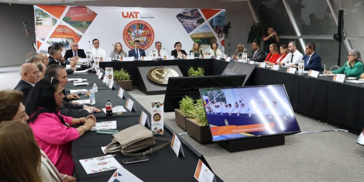 Da el rector comienzo a la agenda de eventos por el 75 aniversario de la UAT
