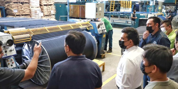 Fortalece Lalo Gattás vínculo de colaboración con sector de la maquila