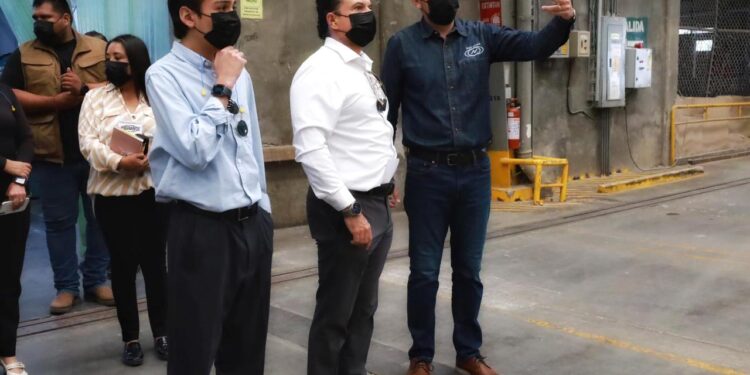 Fortalece Lalo Gattás vínculo de colaboración con sector de la maquila