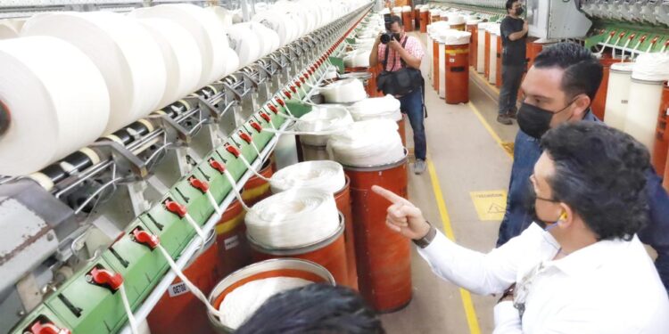 Fortalece Lalo Gattás vínculo de colaboración con sector de la maquila