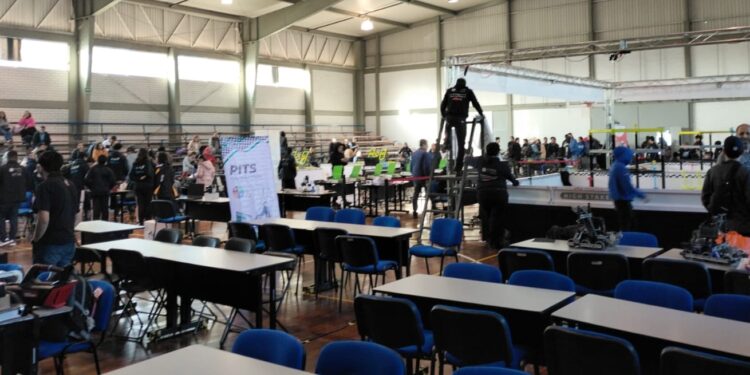 Ganan estudiantes de la Universidad Tecnológica de Nuevo Laredo tercer lugar en torneo de robótica