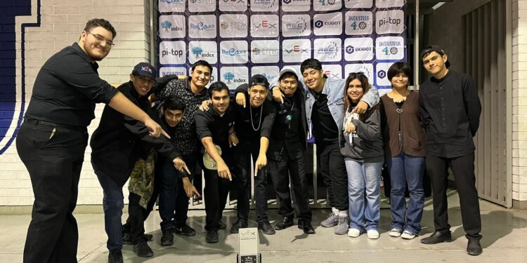 Ganan estudiantes de la Universidad Tecnológica de Nuevo Laredo tercer lugar en torneo de robótica