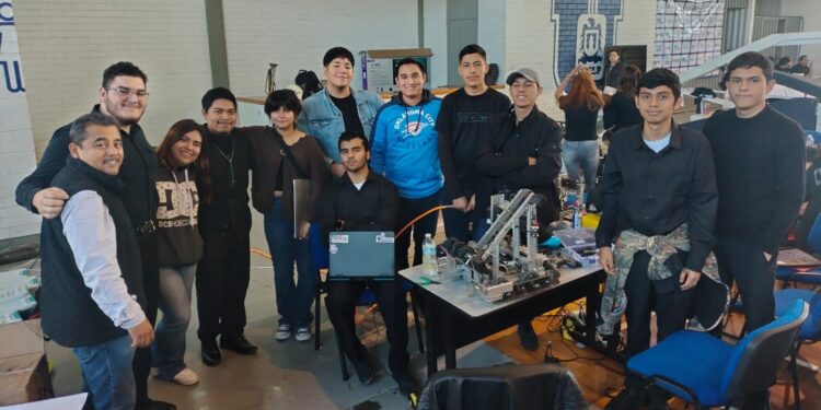 Ganan estudiantes de la Universidad Tecnológica de Nuevo Laredo tercer lugar en torneo de robótica