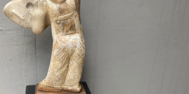 Expone José de la Paz, 50 años de obra escultórica en el Museo Tamux