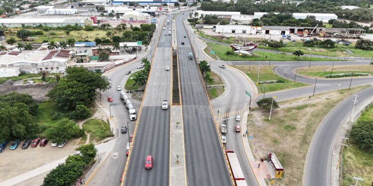 En Altamira, Secretaría de Obras Públicas rehabilita Avenida de la Industria