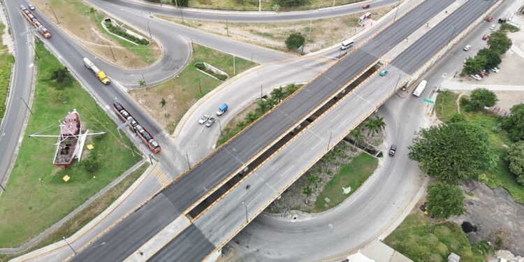 En Altamira, Secretaría de Obras Públicas rehabilita Avenida de la Industria