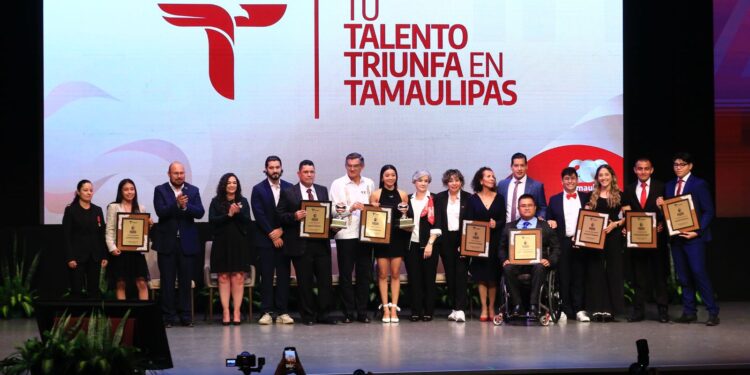Premia Américo a talentosos jóvenes y deportistas tamaulipecos