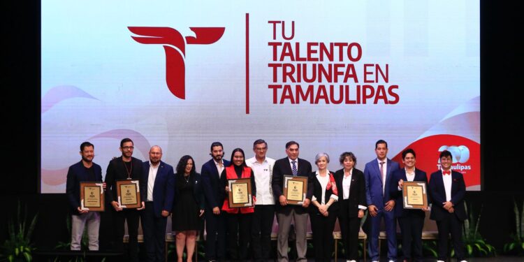 Premia Américo a talentosos jóvenes y deportistas tamaulipecos