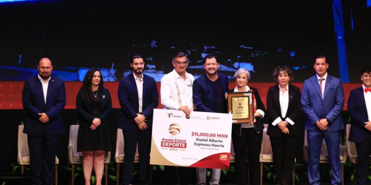 Premia Américo a talentosos jóvenes y deportistas tamaulipecos