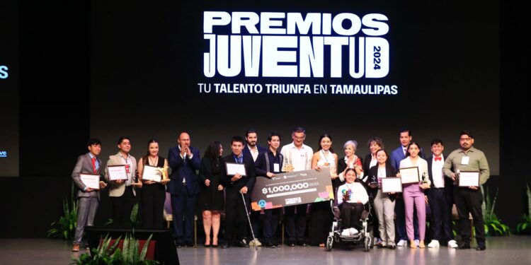Premia Américo a talentosos jóvenes y deportistas tamaulipecos