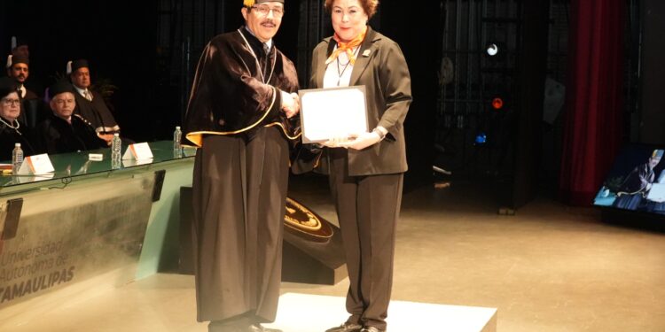 Entrega Dámaso Anaya reconocimientos al mérito universitario 2024