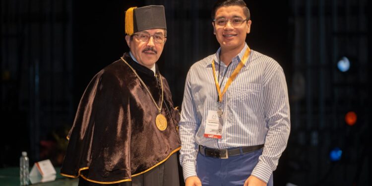 Entrega Dámaso Anaya reconocimientos al mérito universitario 2024