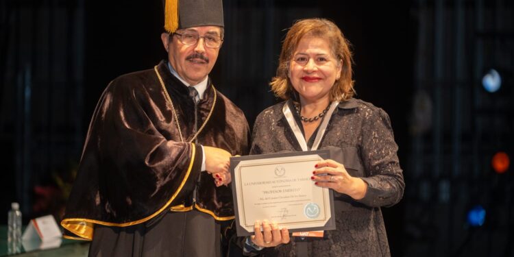 Entrega Dámaso Anaya reconocimientos al mérito universitario 2024