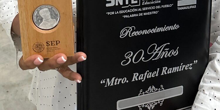 Convocan a docentes de Tamaulipas a recibir la medalla “Maestro Rafael Ramírez” 2025