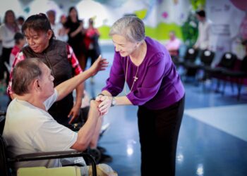 Entrega María de Villarreal prótesis y aparatos ortopédicos a pacientes de 21 municipios