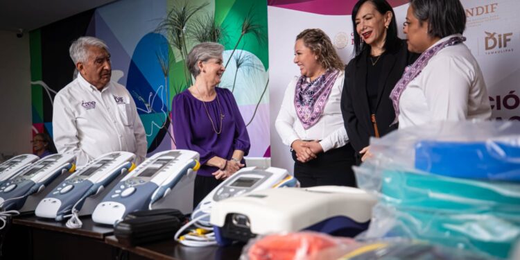 Entrega María de Villarreal prótesis y aparatos ortopédicos a pacientes de 21 municipios