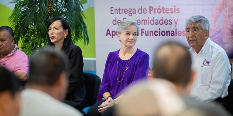 Entrega María de Villarreal prótesis y aparatos ortopédicos a pacientes de 21 municipios