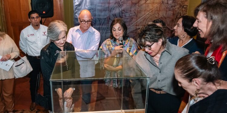 Inauguran con éxito exposición de José Reyes Meza