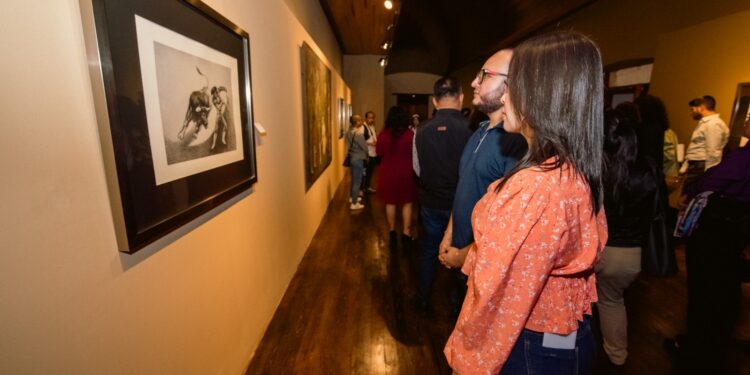 Inauguran con éxito exposición de José Reyes Meza