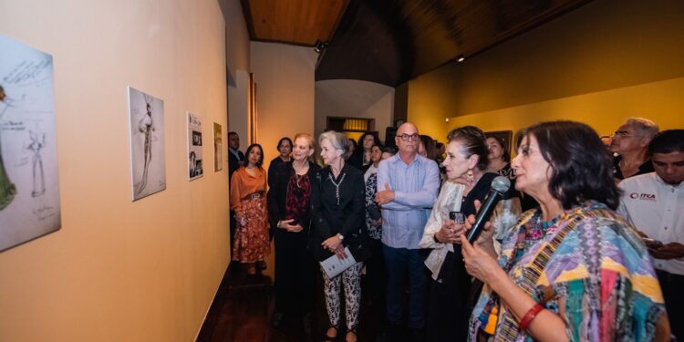 Inauguran con éxito exposición de José Reyes Meza
