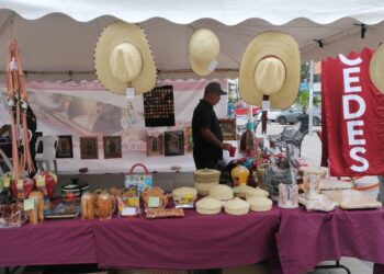 Exponen en plaza principal de Altamira artesanías hechas en CEDES