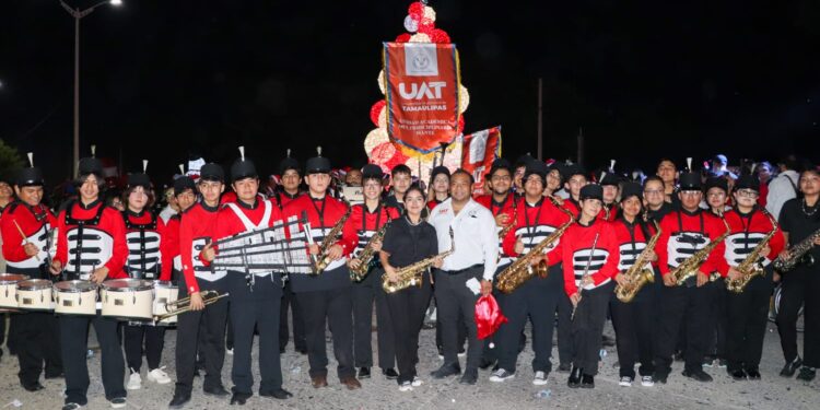 Enciende la UAT el espíritu navideño en El Mante
