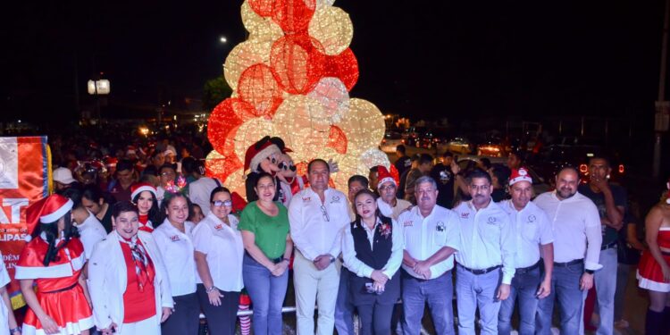 Enciende la UAT el espíritu navideño en El Mante