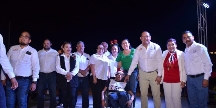 Enciende la UAT el espíritu navideño en El Mante