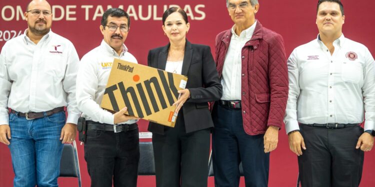 Gobernador y rector hacen entrega histórica de equipos de cómputo a estudiantes y docentes de la UAT