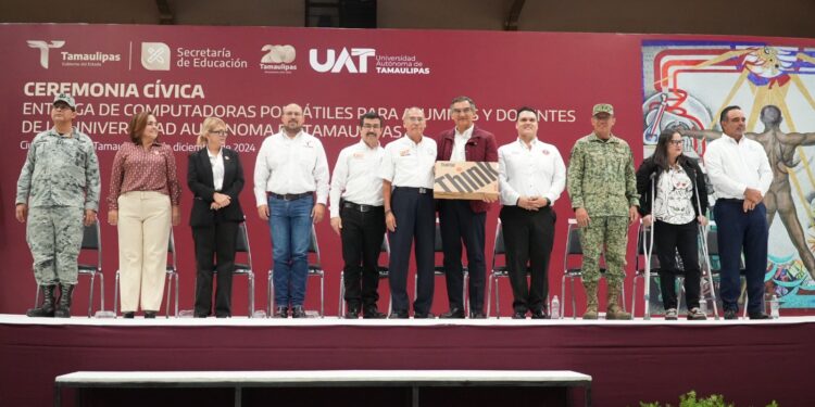 Gobernador y rector hacen entrega histórica de equipos de cómputo a estudiantes y docentes de la UAT