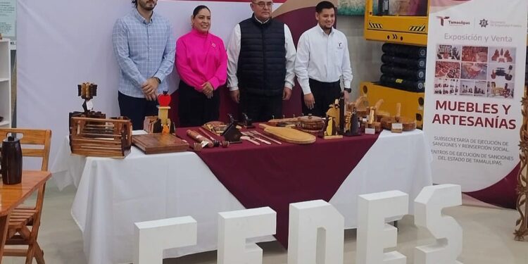 Con stand “Trabajo que Transforma” promueven artesanías de CEDES en Torre Bicentenario